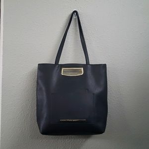 Like new Steve Madden bucket bag + bonus cosmetic bag